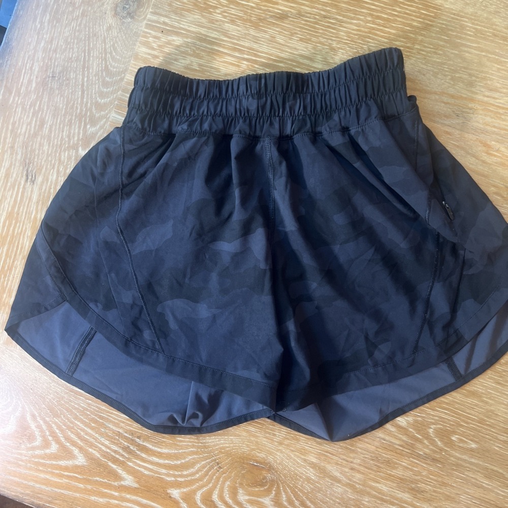 Lululemon Tracker Women's Black Camo Running Shorts Drawstring, Sz 2